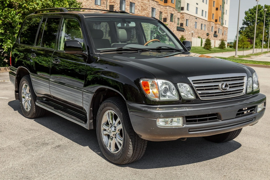 2005 Lexus LX 2nd Gen - Image 18 of 31