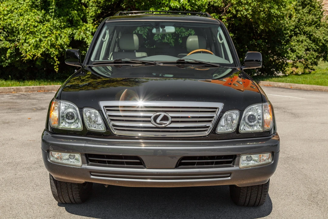 2005 Lexus LX 2nd Gen - Image 19 of 31