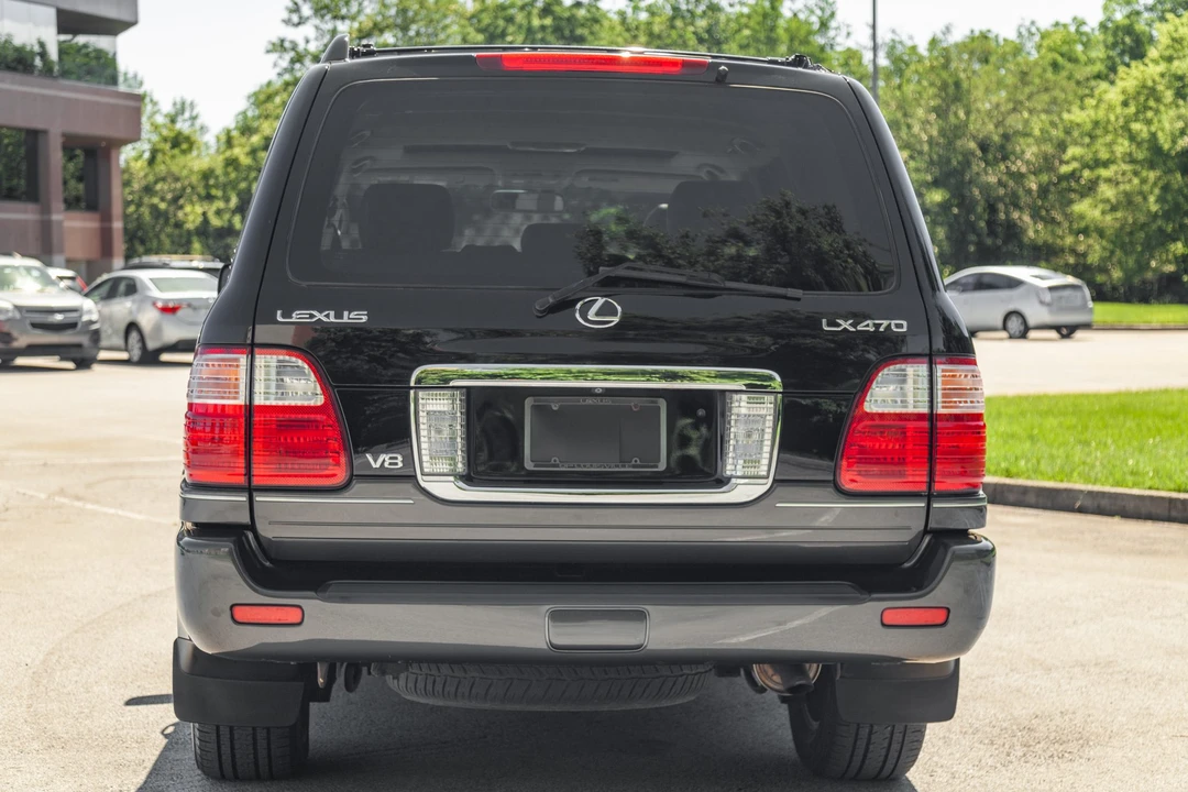 2005 Lexus LX 2nd Gen - Image 9 of 31