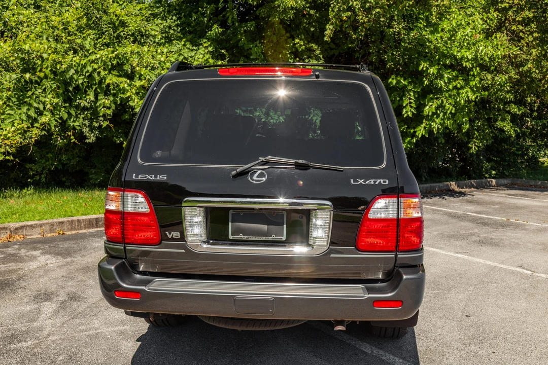 2005 Lexus LX 2nd Gen - Image 10 of 31