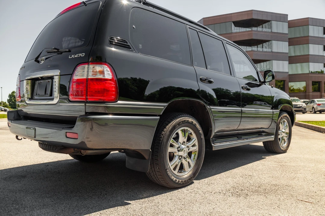 2005 Lexus LX 2nd Gen - Image 14 of 31