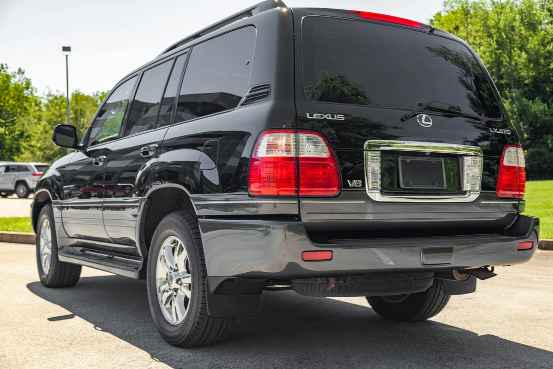 2005 Lexus LX 2nd Gen - Image 8 of 31