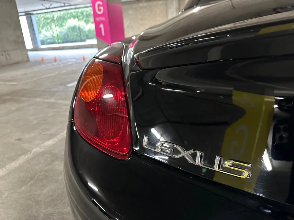 2005 Lexus SC430 - Image 18 of 31