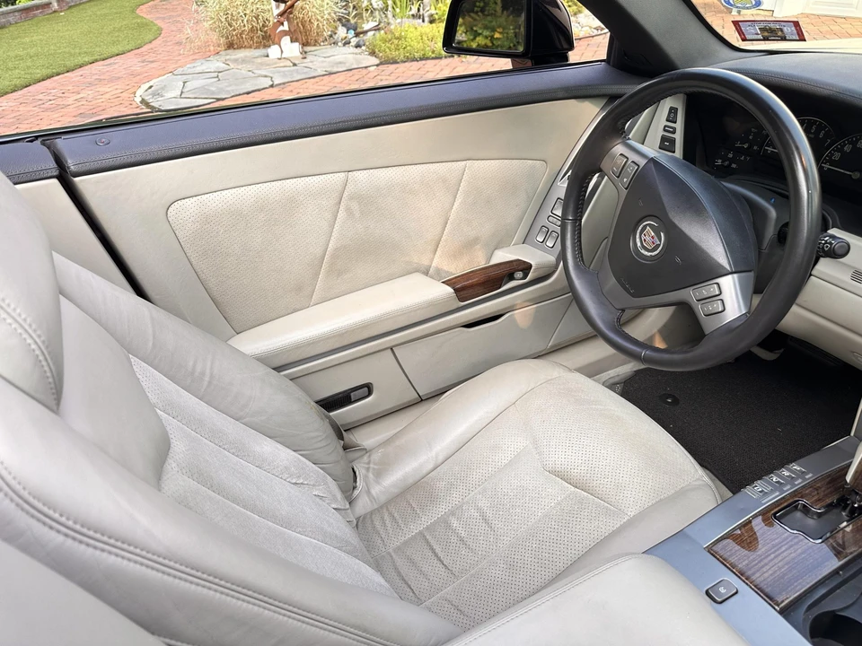 2006 Cadillac XLR-V - Image 24 of 31