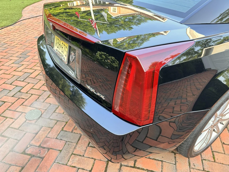2006 Cadillac XLR-V - Image 16 of 31