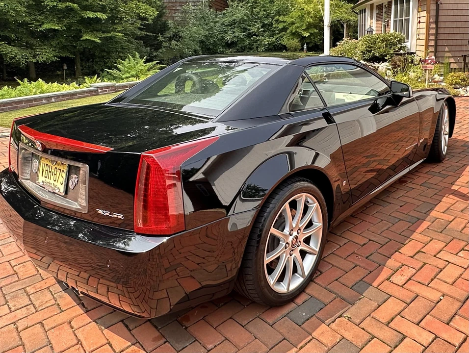2006 Cadillac XLR-V - Image 11 of 31