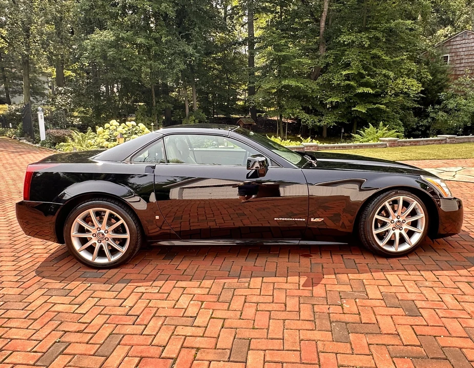 2006 Cadillac XLR-V - Image 3 of 31