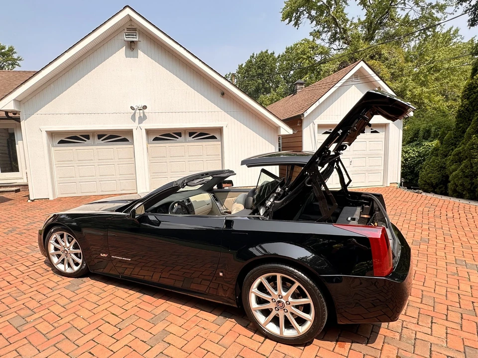 2006 Cadillac XLR-V - Image 6 of 31