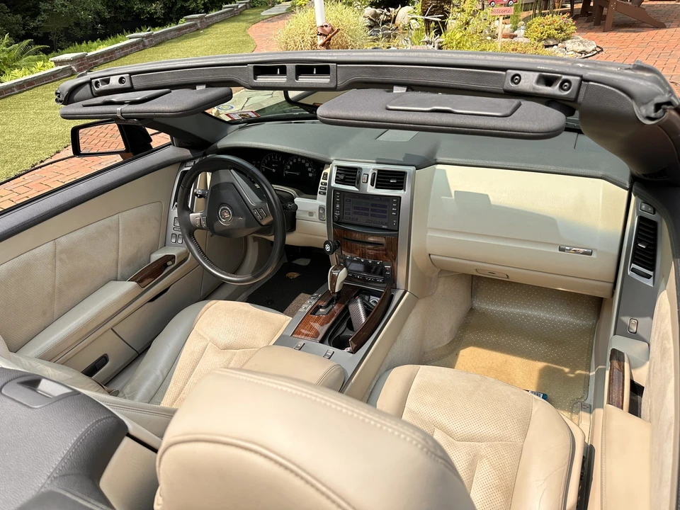 2006 Cadillac XLR-V - Image 27 of 31
