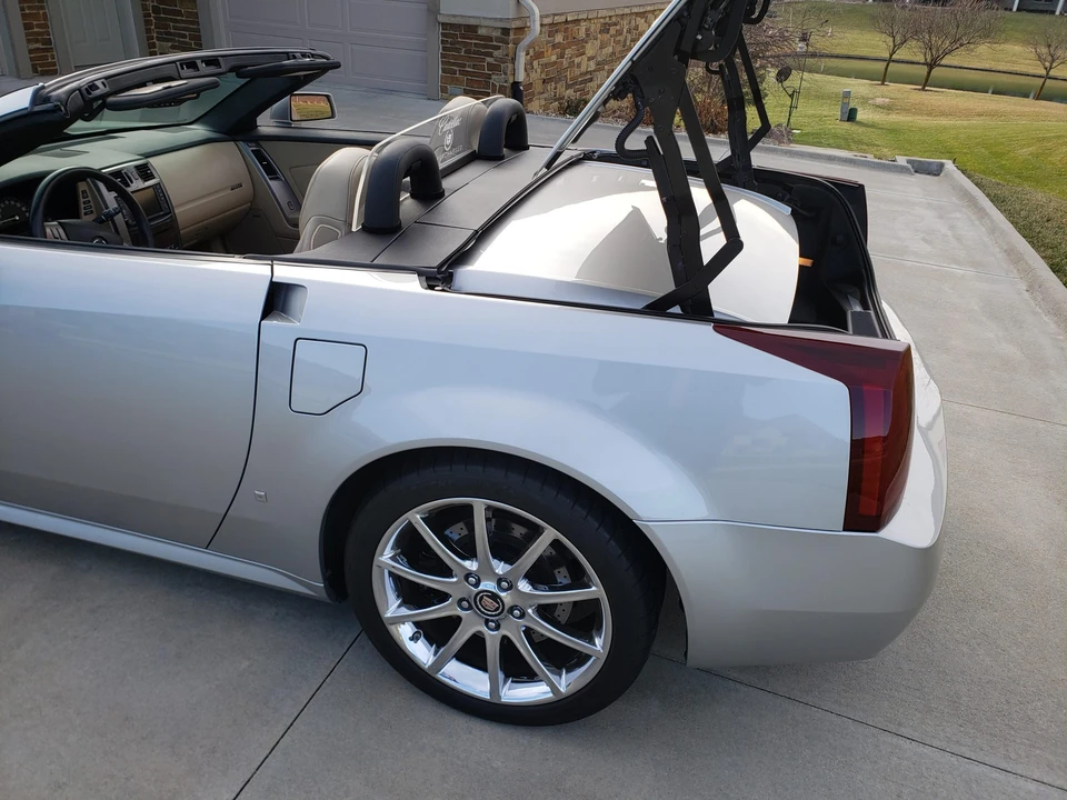 2007 Cadillac XLR-V - Image 27 of 31
