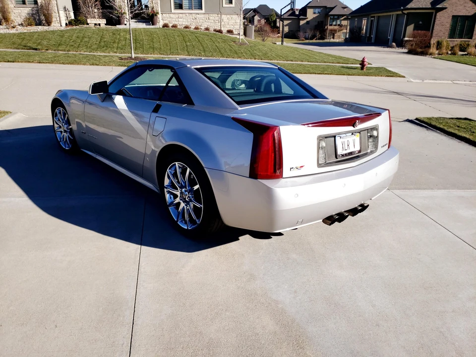 2007 Cadillac XLR-V - Image 10 of 31