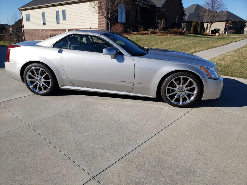 2007 Cadillac XLR-V - Image 15 of 31