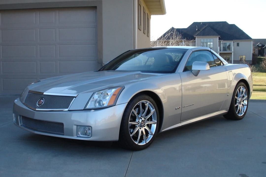 2007 Cadillac XLR-V - Image 2 of 31