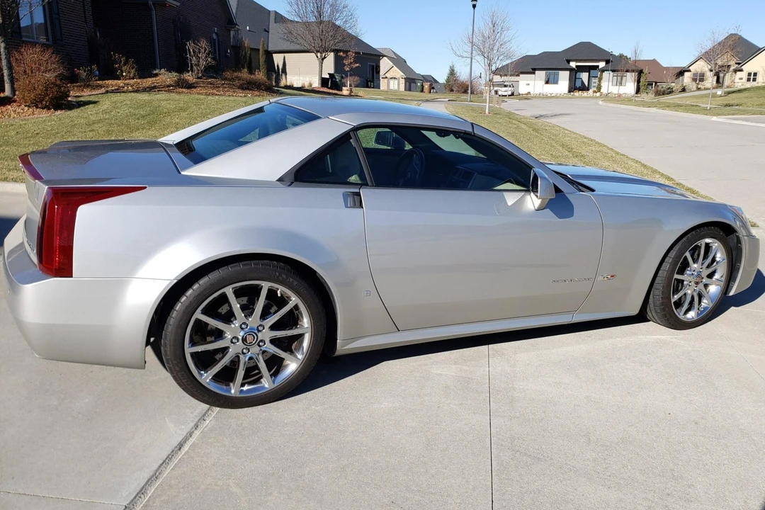 2007 Cadillac XLR-V - Image 13 of 31