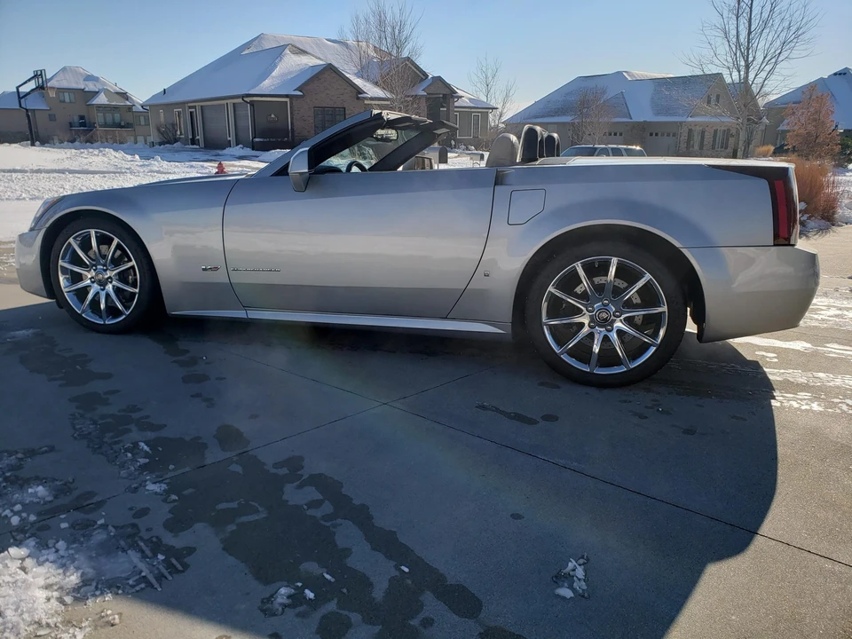 2007 Cadillac XLR-V - Image 5 of 31