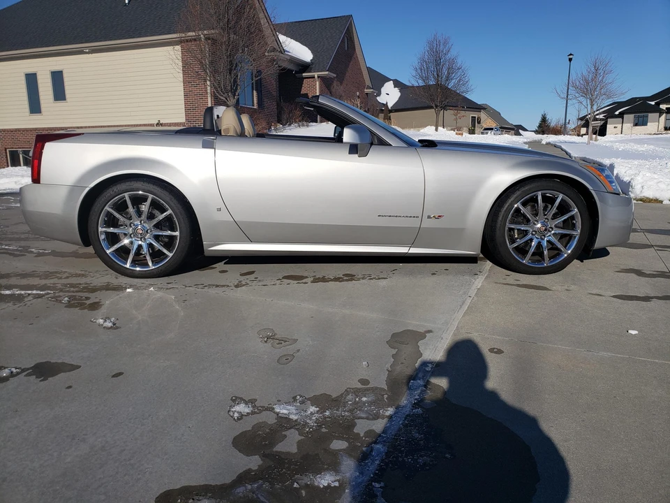2007 Cadillac XLR-V - Image 14 of 31