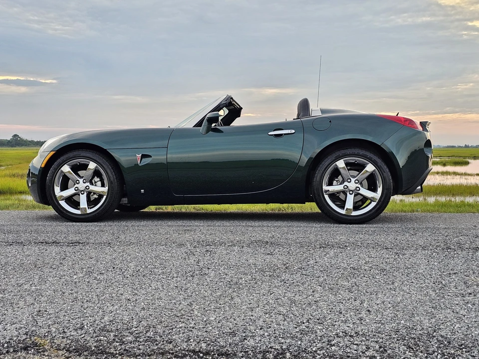 2007 Pontiac Solstice GXP - Image 10 of 31