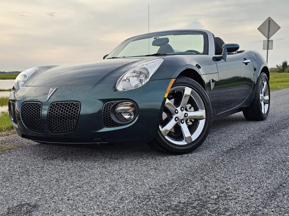 2007 Pontiac Solstice GXP - Image 2 of 31