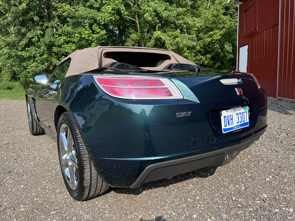 2007 Saturn Sky - Image 8 of 31