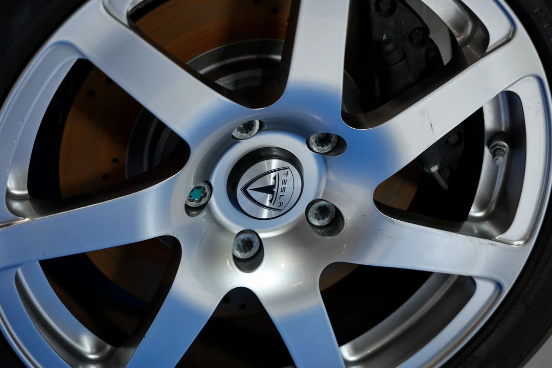2008 Tesla Roadster - Image 14 of 31