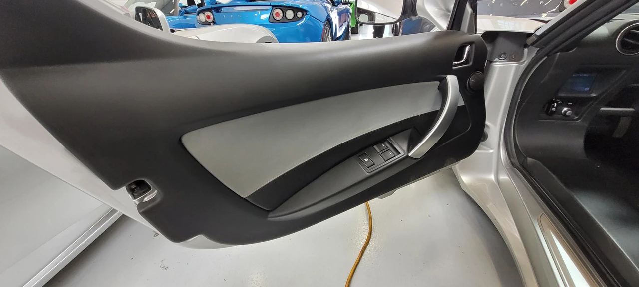 2008 Tesla Roadster - Image 27 of 31