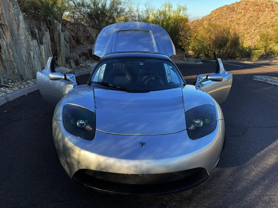 2008 Tesla Roadster - Image 12 of 31