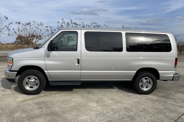 2009 Ford Econoline Van - Image 3 of 8