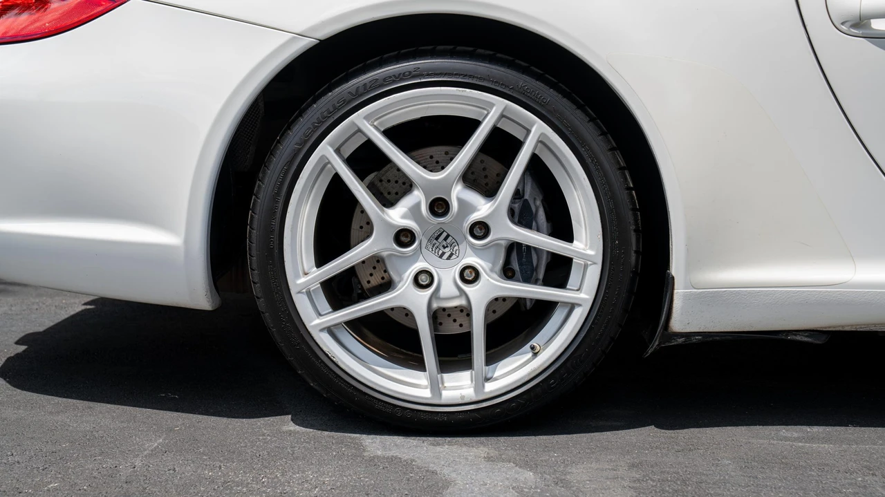 2010 Porsche 997 Carrera - Image 17 of 31