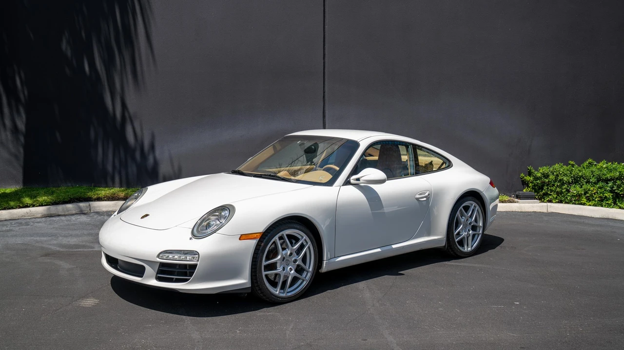 2010 Porsche 997 Carrera - Image 8 of 31