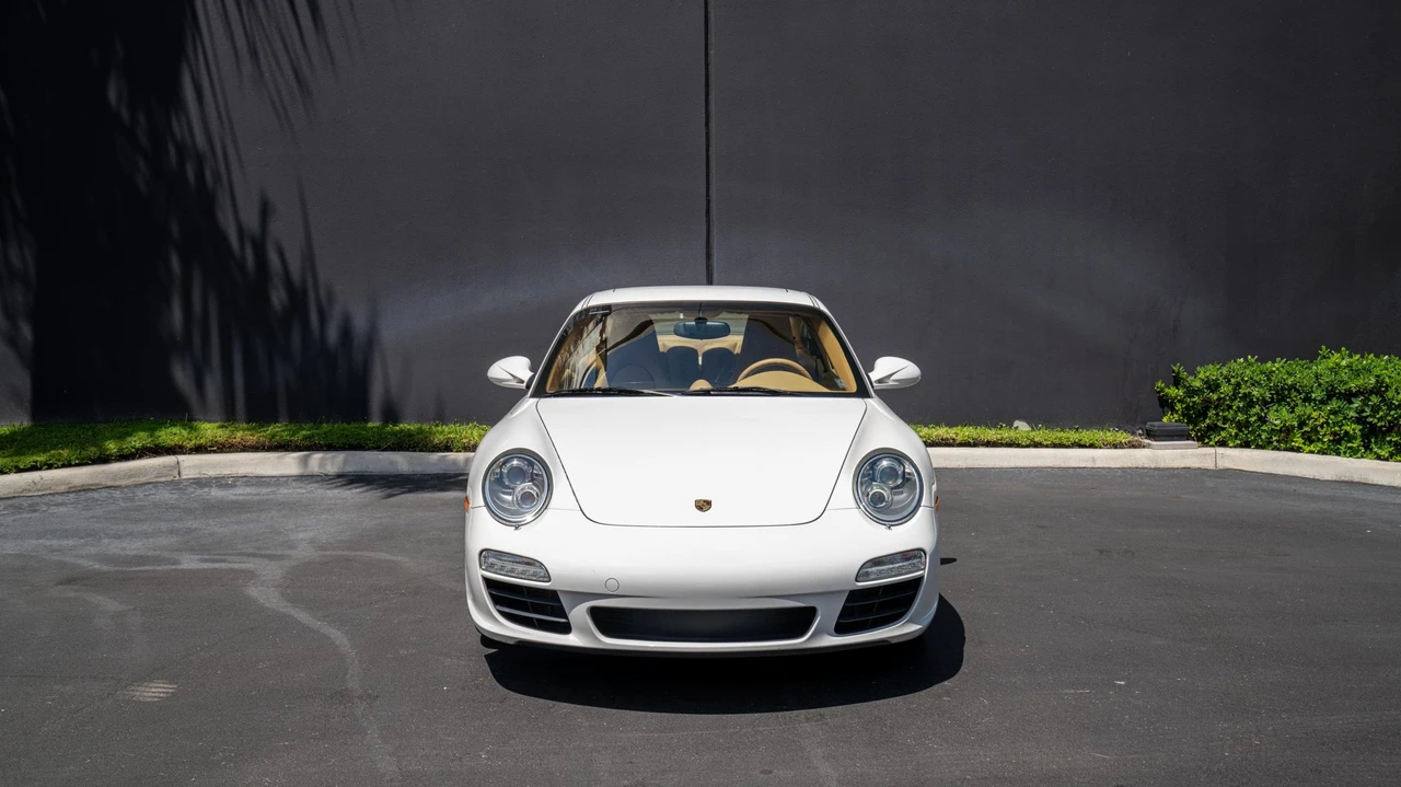 2010 Porsche 997 Carrera - Image 9 of 31