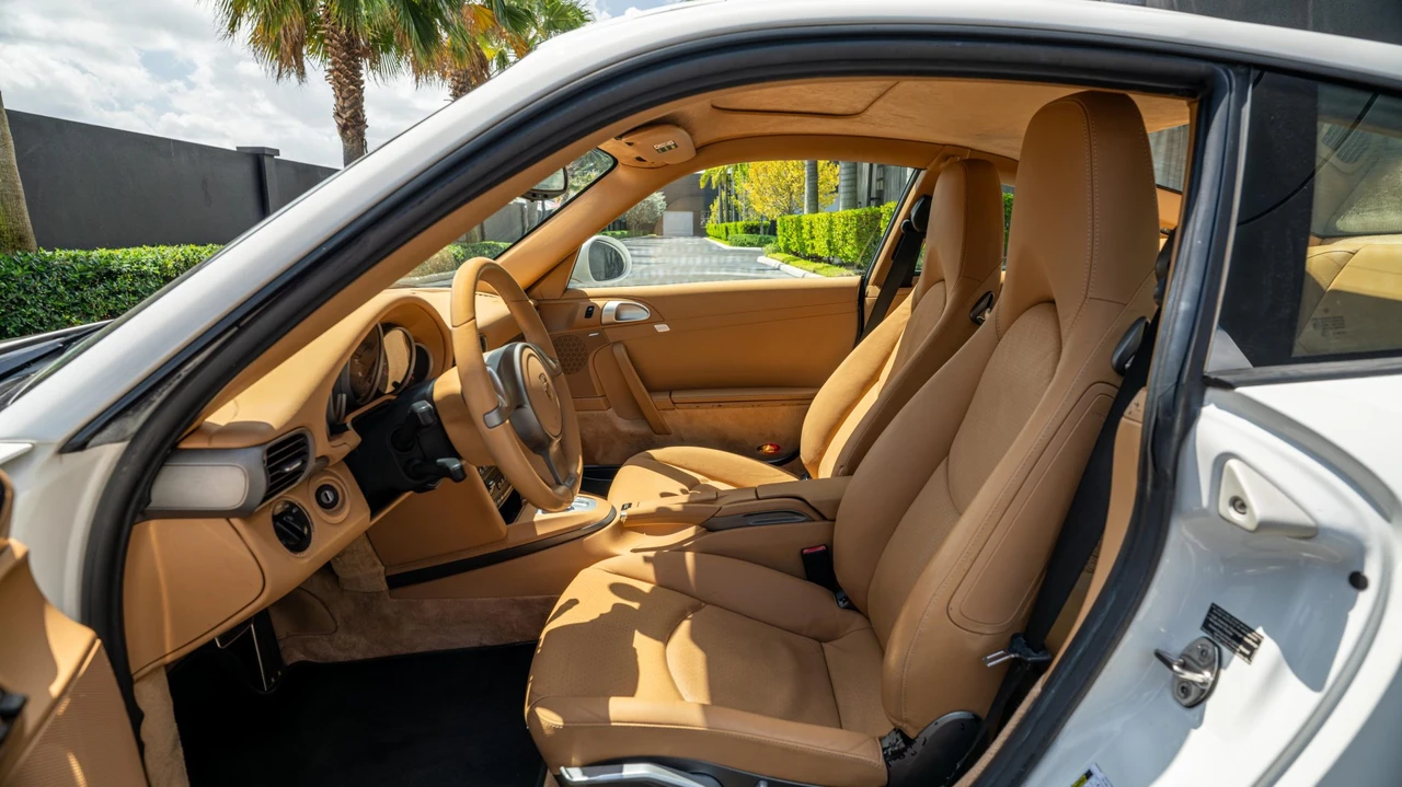 2010 Porsche 997 Carrera - Image 22 of 31