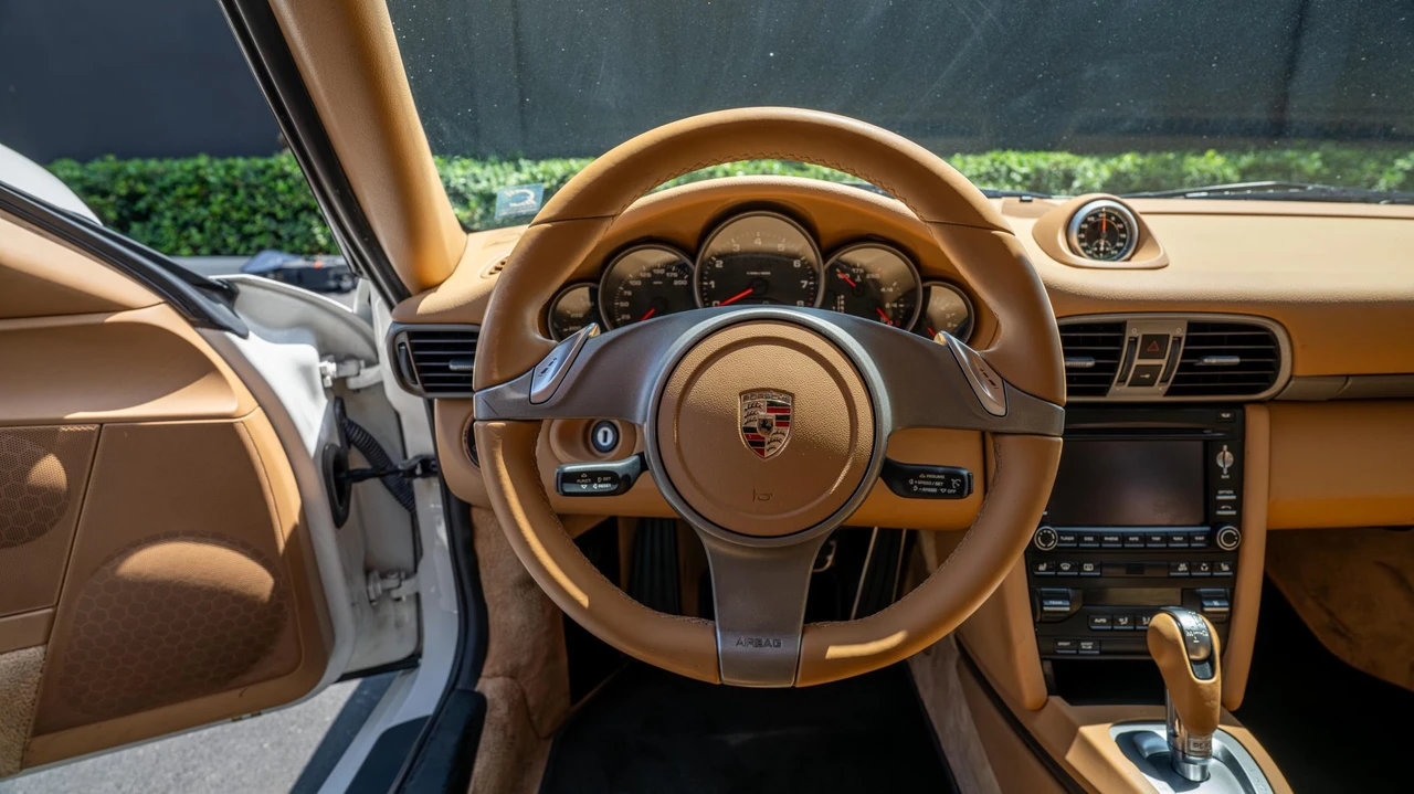 2010 Porsche 997 Carrera - Image 27 of 31