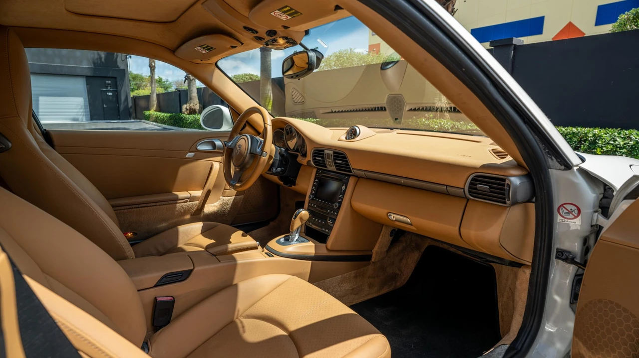 2010 Porsche 997 Carrera - Image 24 of 31