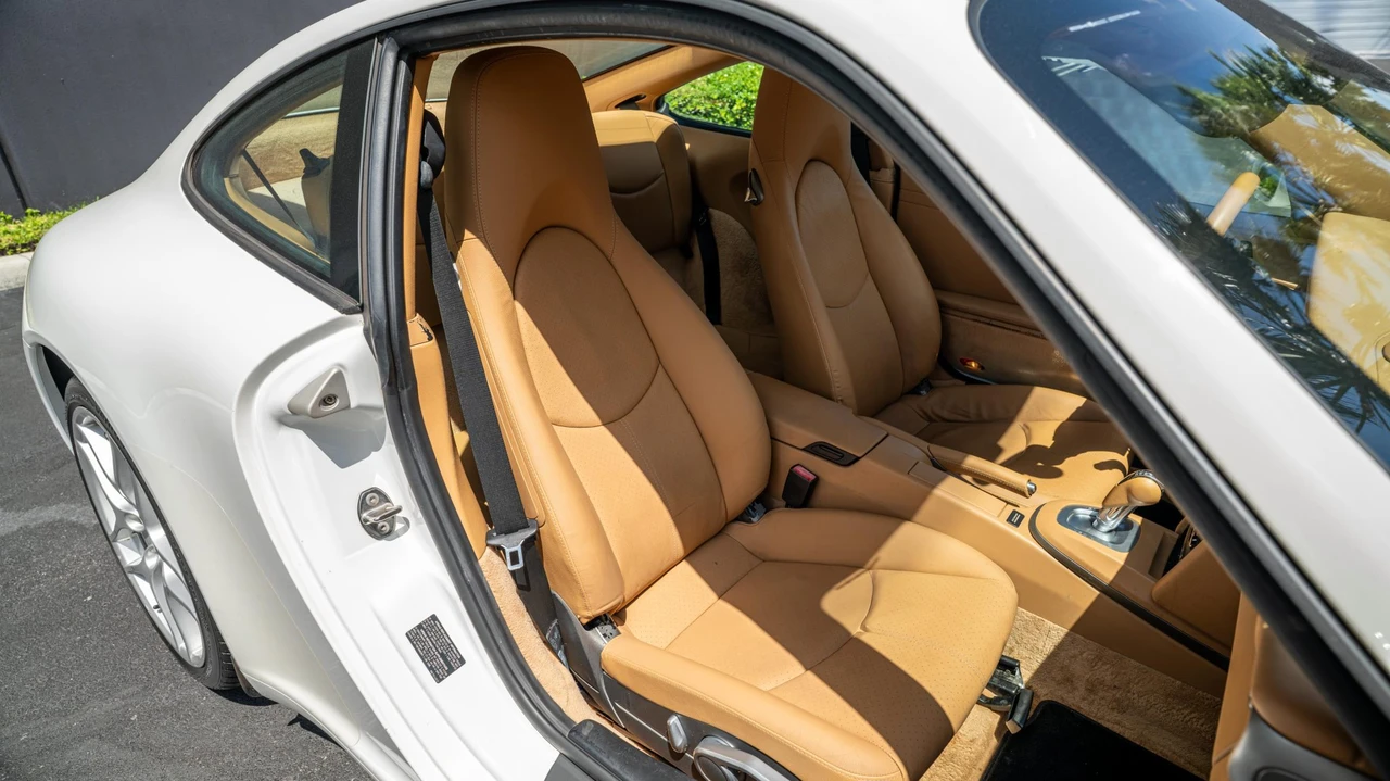 2010 Porsche 997 Carrera - Image 26 of 31