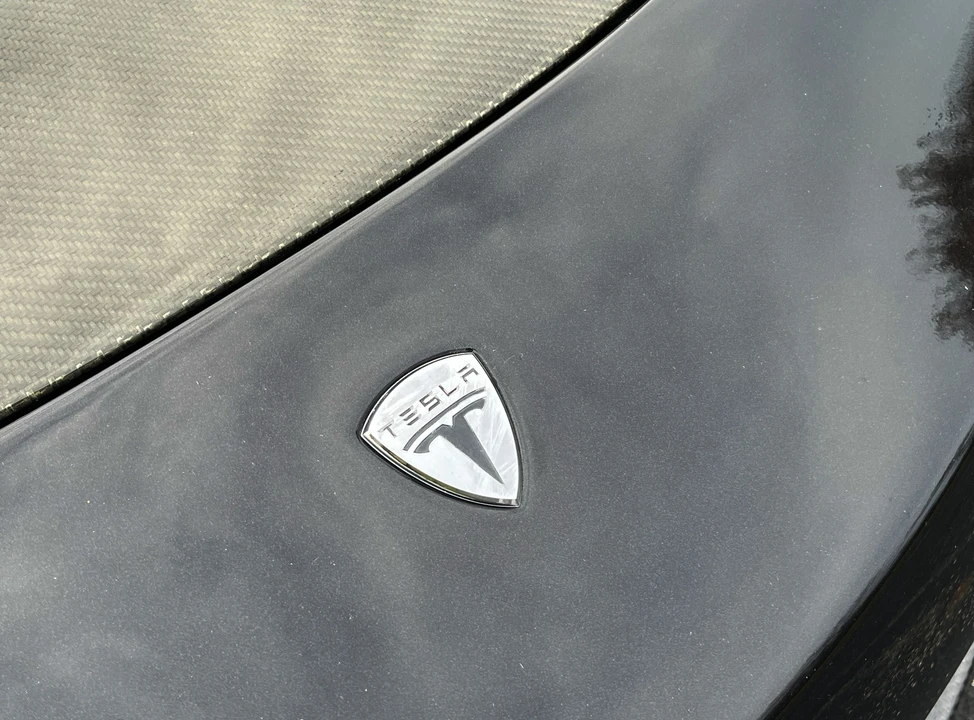 2010 Tesla Roadster - Image 14 of 31