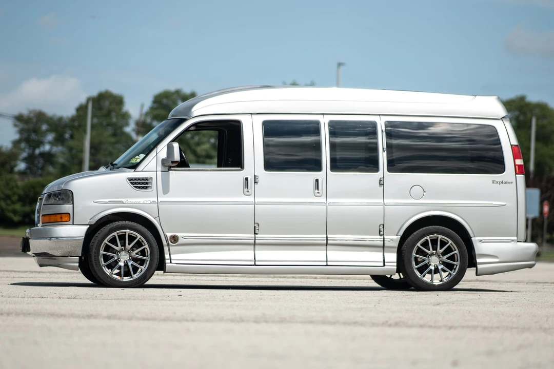 2011 GMC Savana - Image 12 of 31