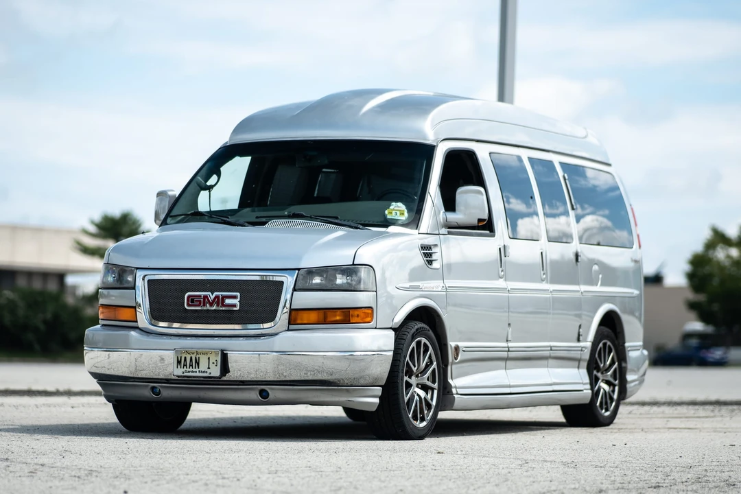 2011 GMC Savana - Image 2 of 31