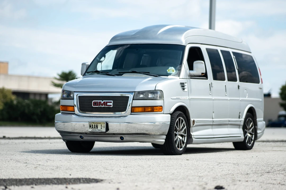 2011 GMC Savana - Image 3 of 31