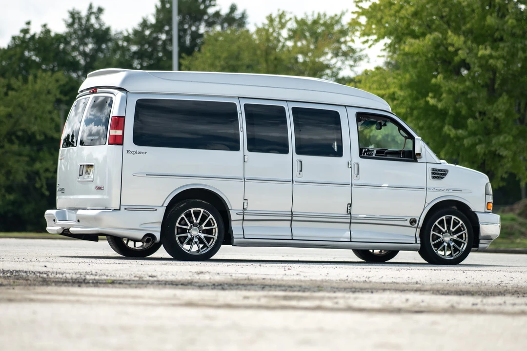2011 GMC Savana - Image 23 of 31