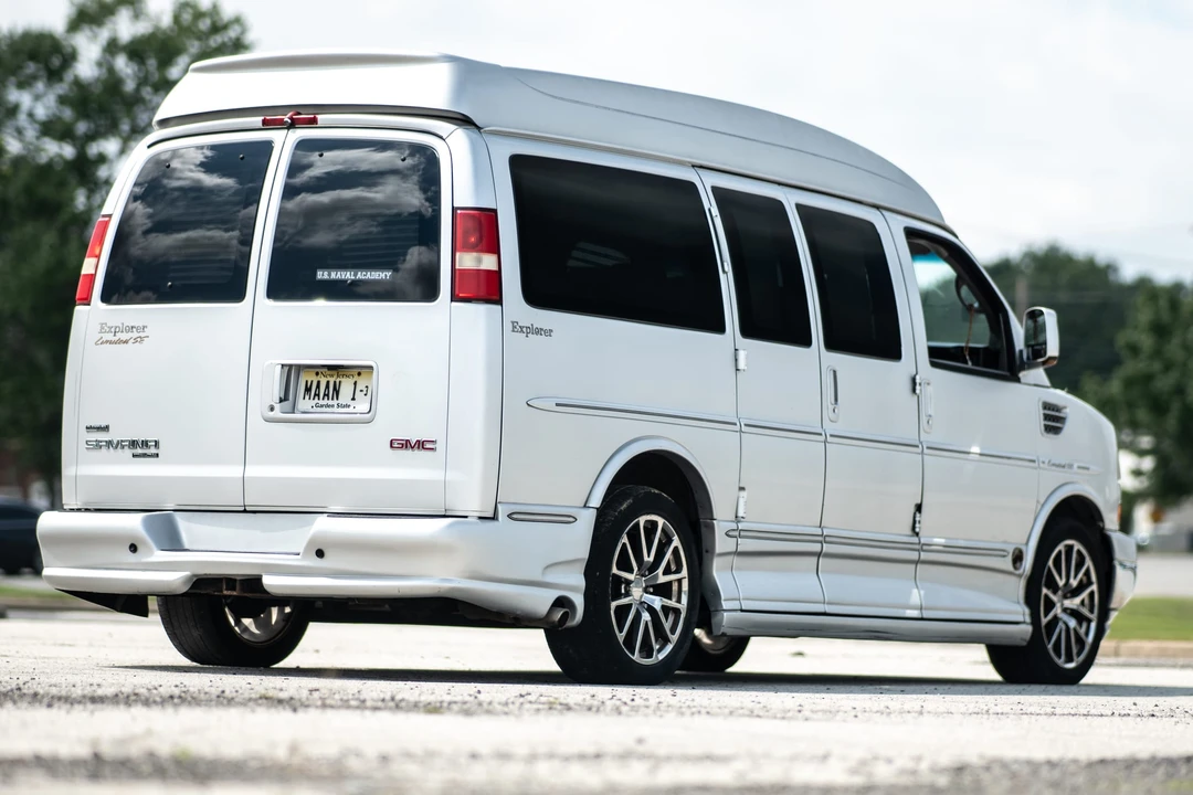 2011 GMC Savana - Image 22 of 31