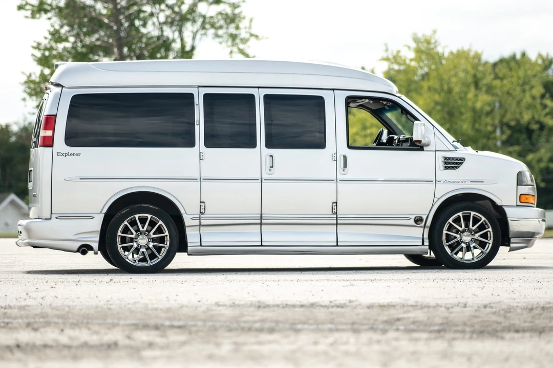 2011 GMC Savana - Image 25 of 31