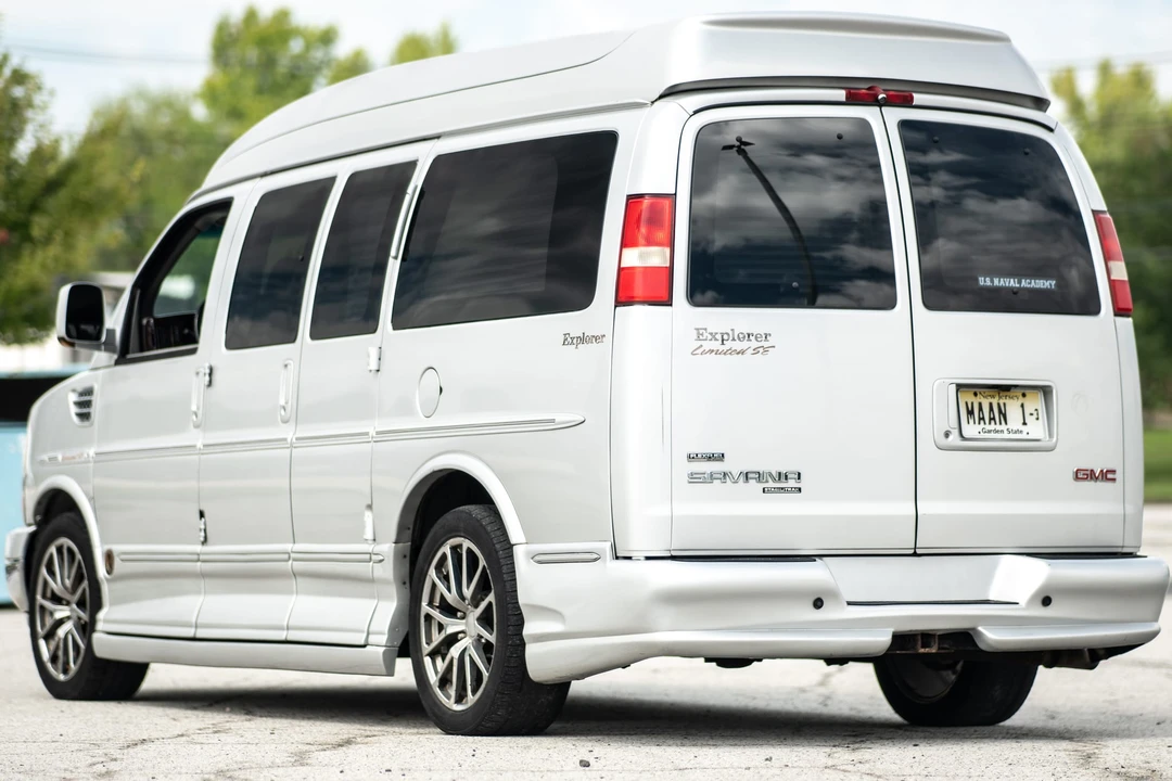 2011 GMC Savana - Image 13 of 31