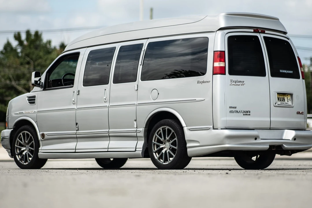 2011 GMC Savana - Image 16 of 31