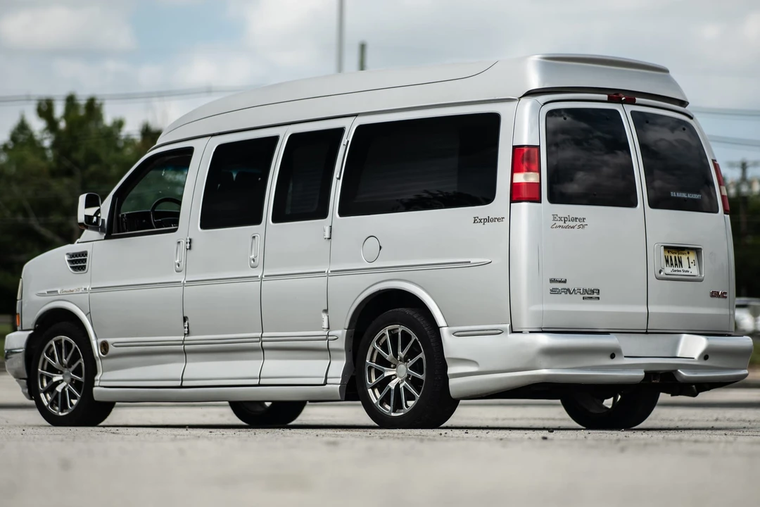 2011 GMC Savana - Image 17 of 31