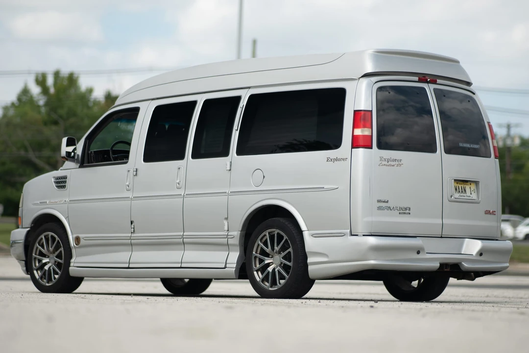 2011 GMC Savana - Image 18 of 31