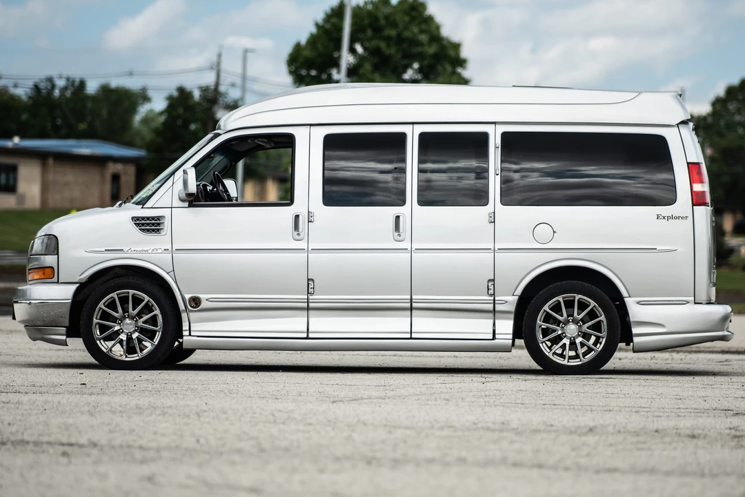 2011 GMC Savana - Image 10 of 31