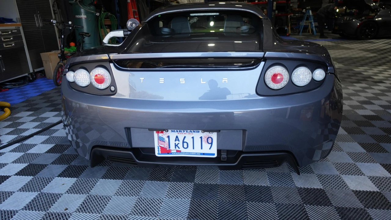 2011 Tesla Roadster - Image 15 of 31