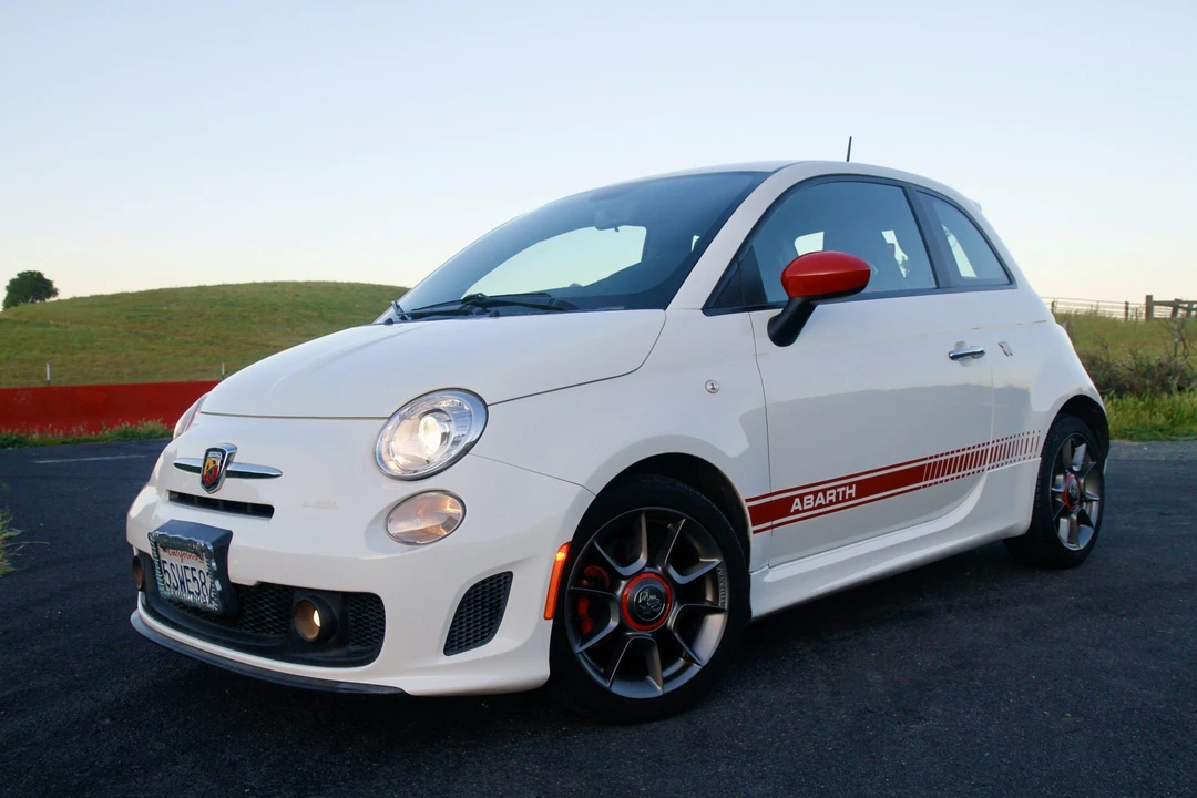 2012 Fiat Abarth 500 - Image 2 of 31