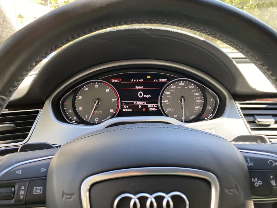 2013 Audi D4 S8 - Image 25 of 31