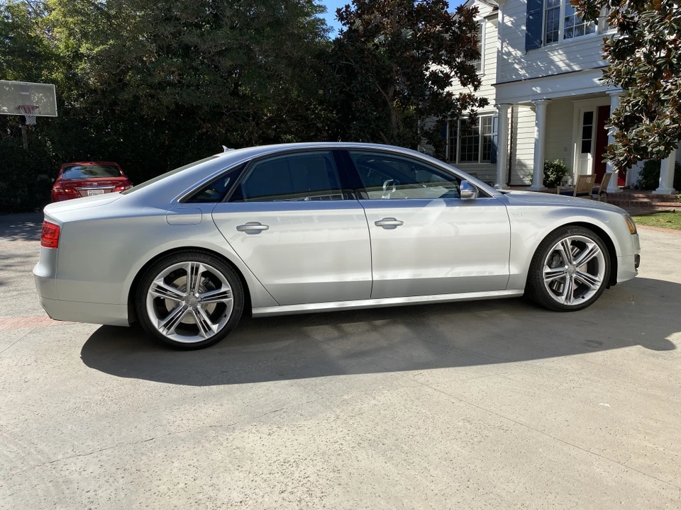 2013 Audi D4 S8 - Image 8 of 31